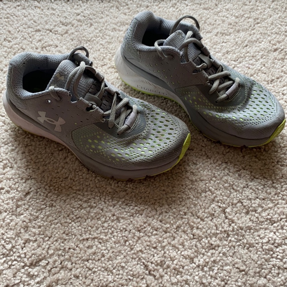 Size 6 women’s Under Armour Charged